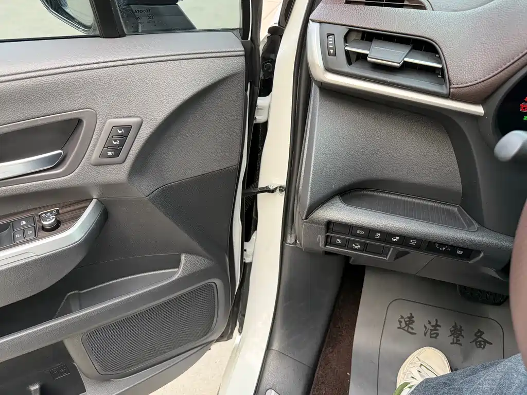 Toyota Sienna 2022 — фото 10
