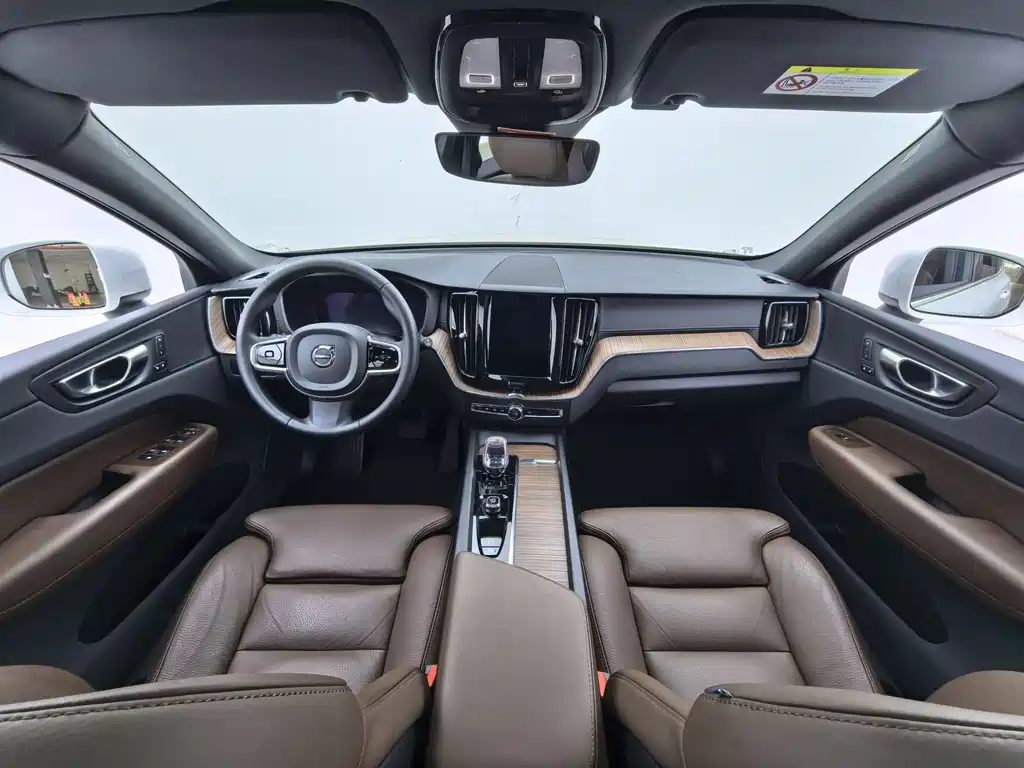 Volvo XC60 2024 — фото 10