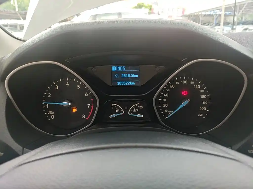 Ford Focus 2017 — фото 12