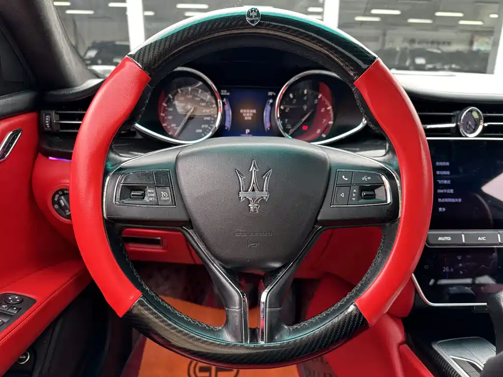 Maserati Quattroporte 2015 — фото 12