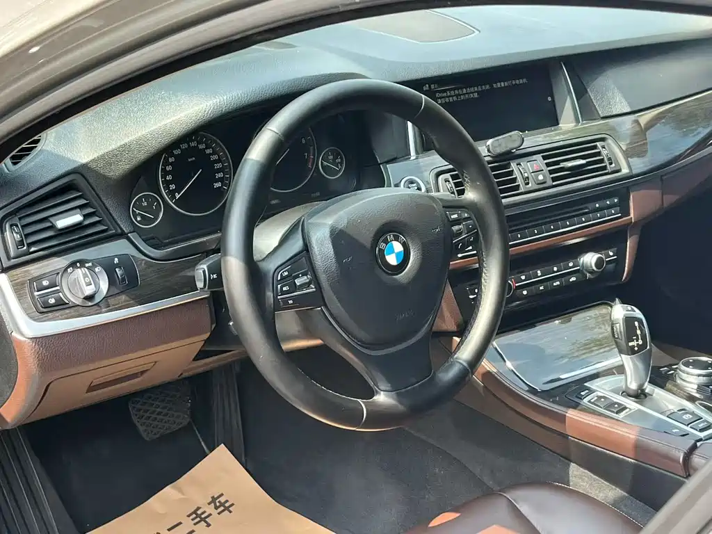 BMW 5 Series 2015 — фото 9