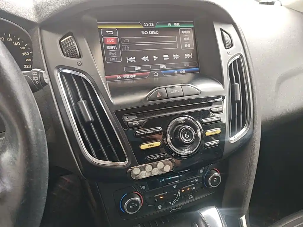 Ford Focus 2015 — фото 13