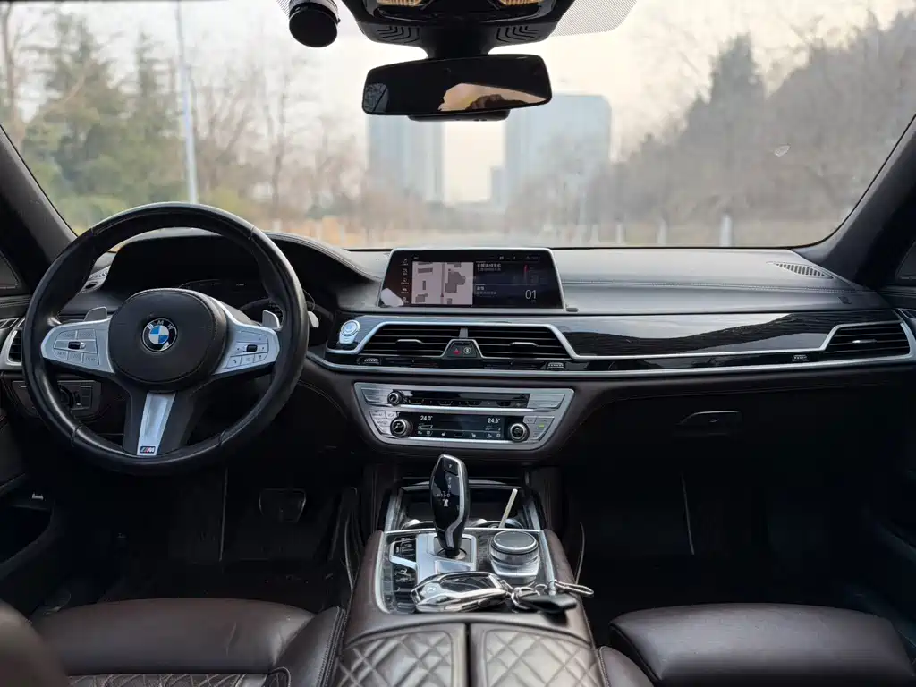 BMW 7 Series 2021 — фото 11