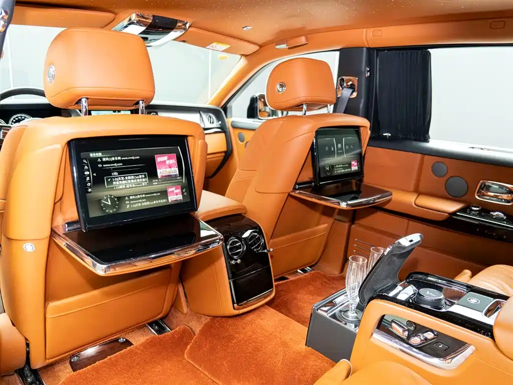 Rolls-Royce Phantom 2020 — фото 13