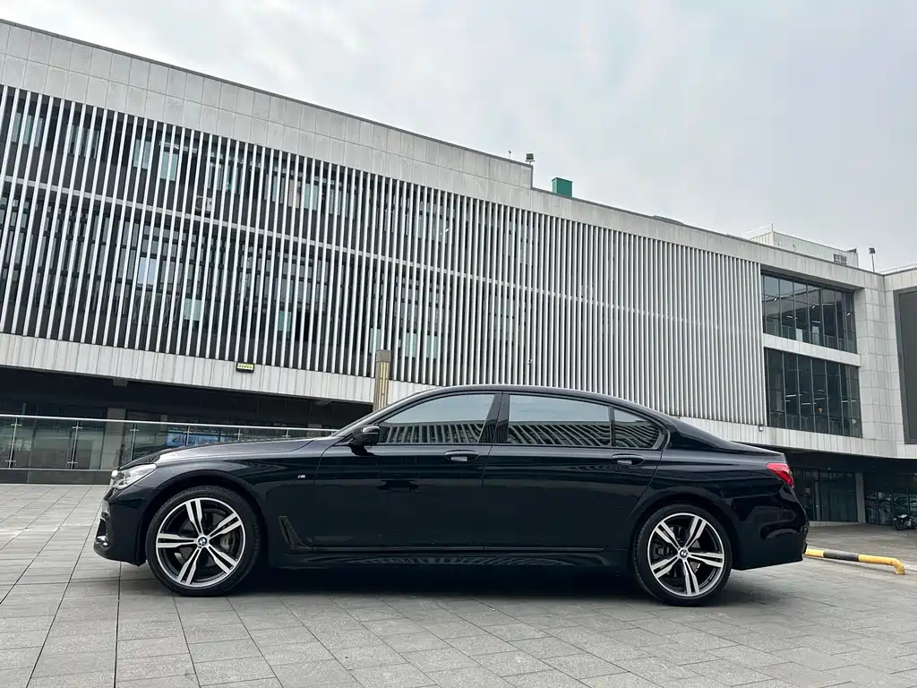 BMW 7 Series 2018 — фото 3