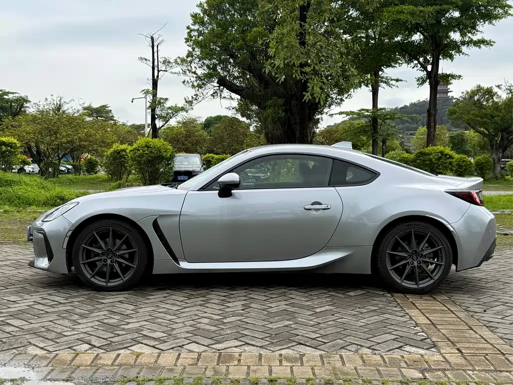 Subaru BRZ 2023 — фото 12
