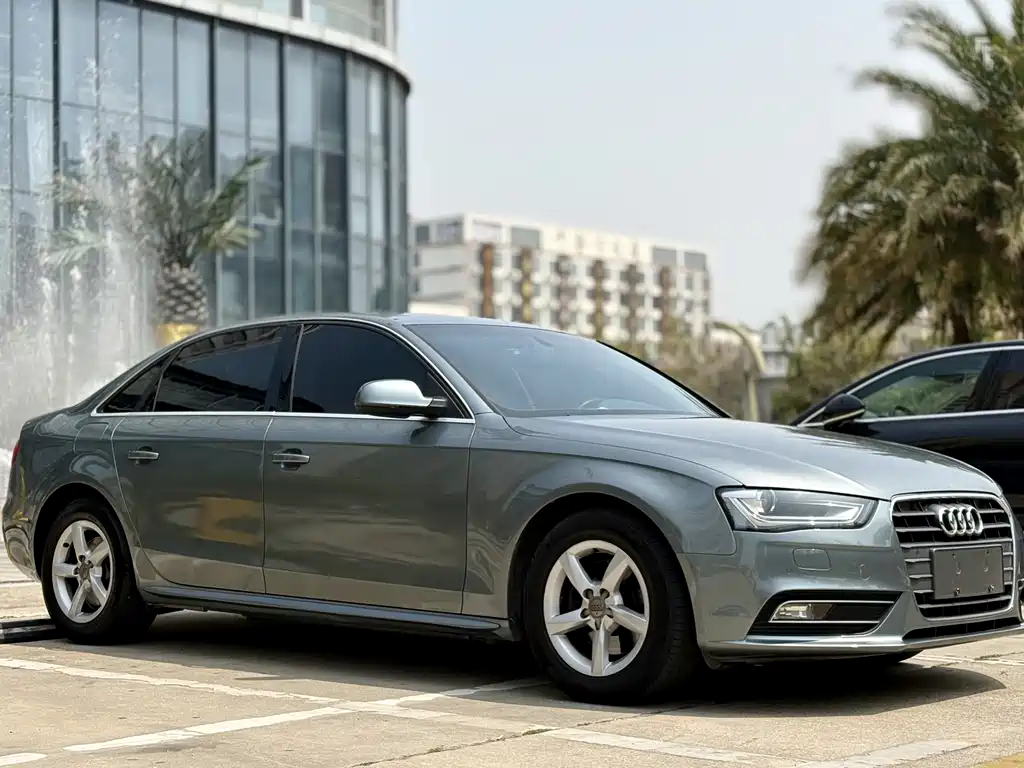 Audi A4L 2012