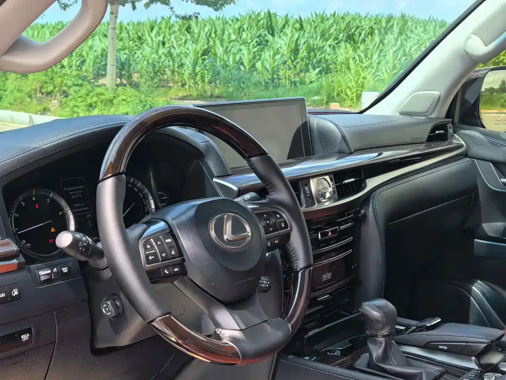 Lexus LX 2016