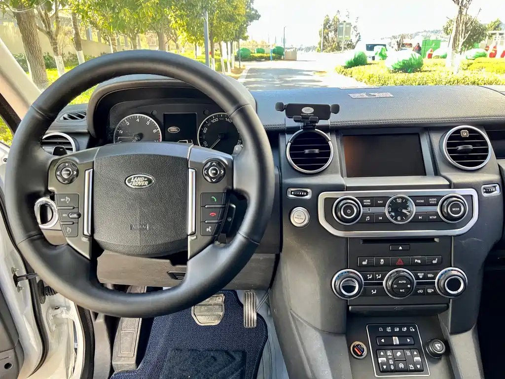 Land Rover Discovery 2017 — фото 15
