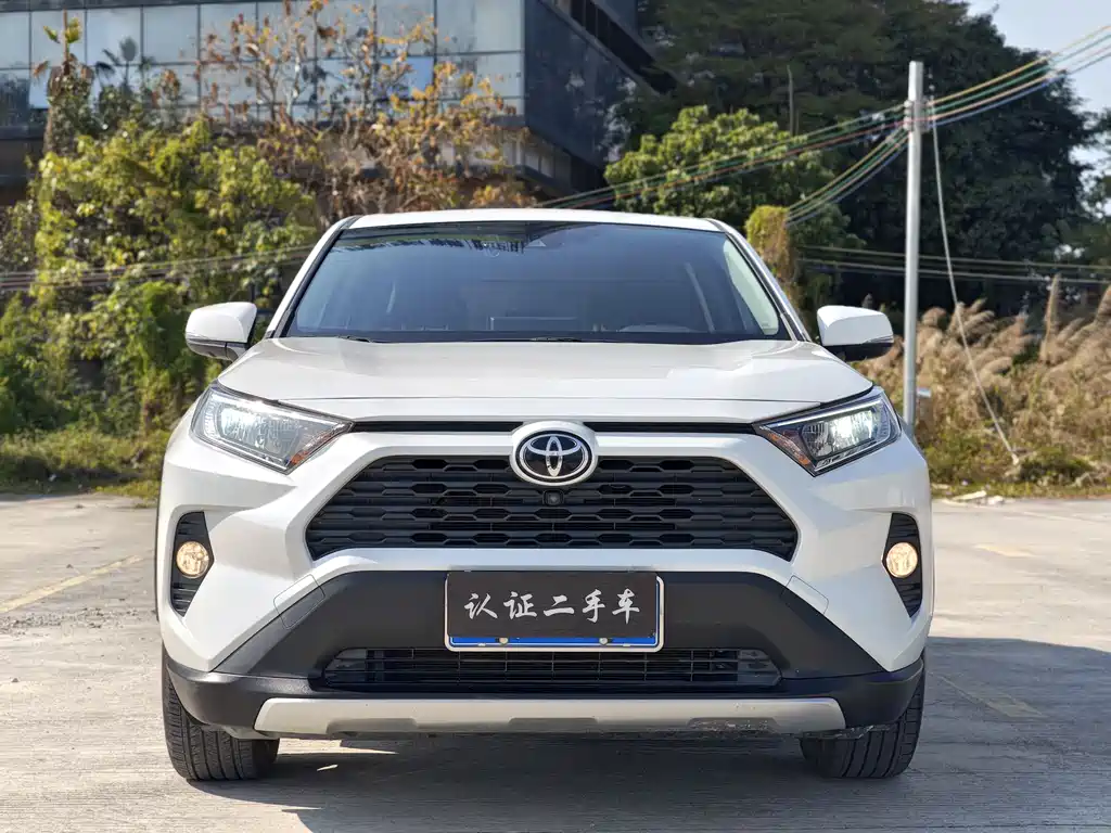 Toyota RAV4 2022 — фото 2