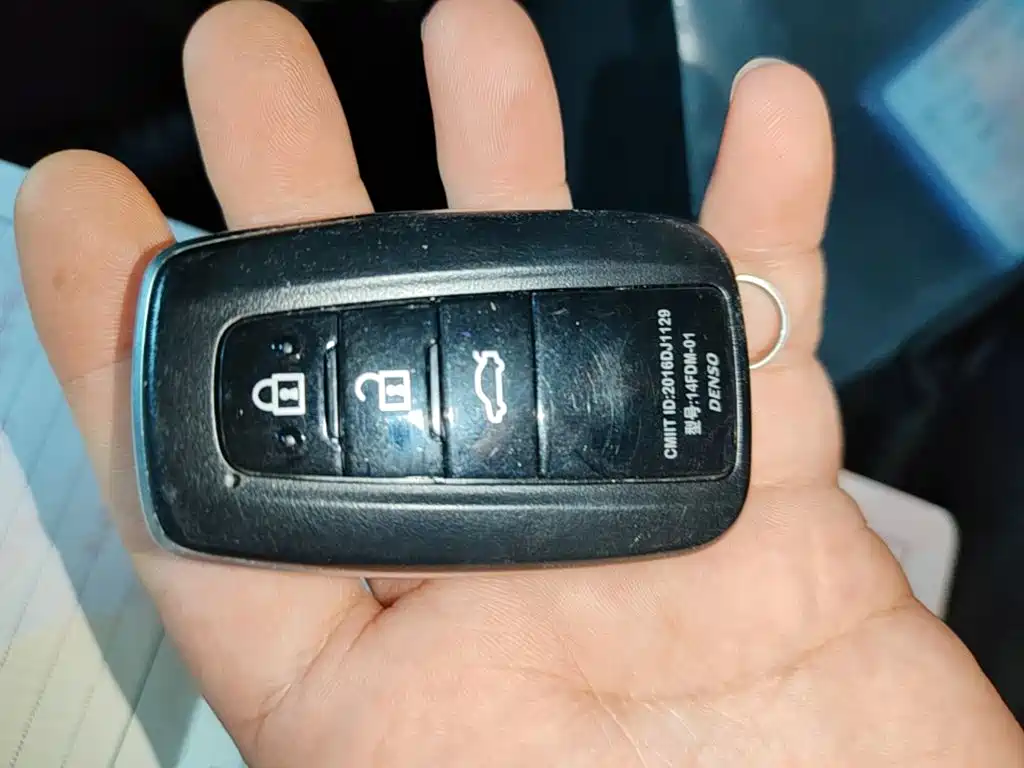 Toyota Camry 2023 — фото 17