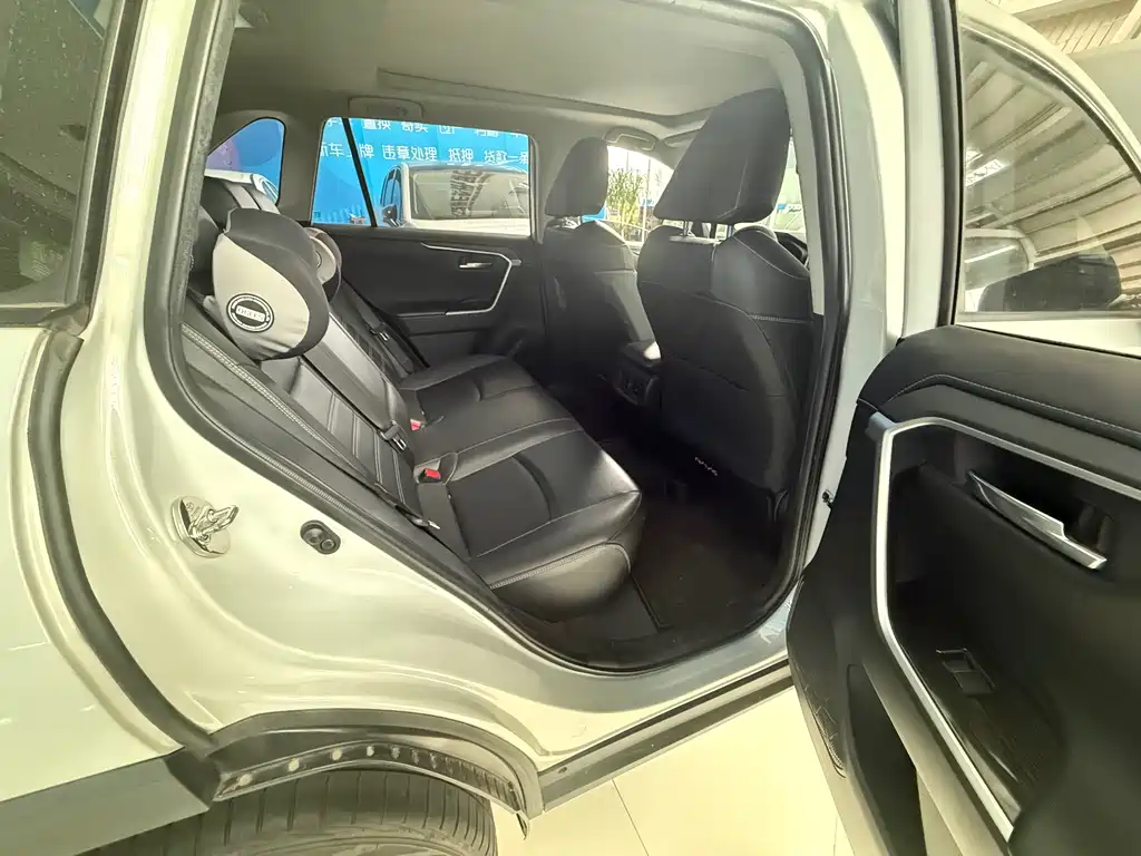 Toyota RAV4 2020 — фото 14