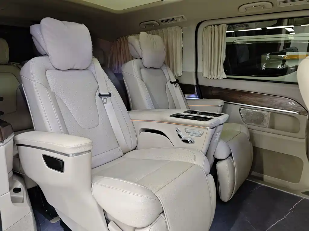 Mercedes-Benz V-Class 2022 — фото 9