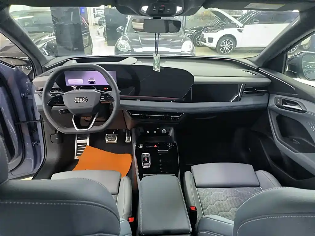 Audi Q6L e-tron 2025 — фото 10