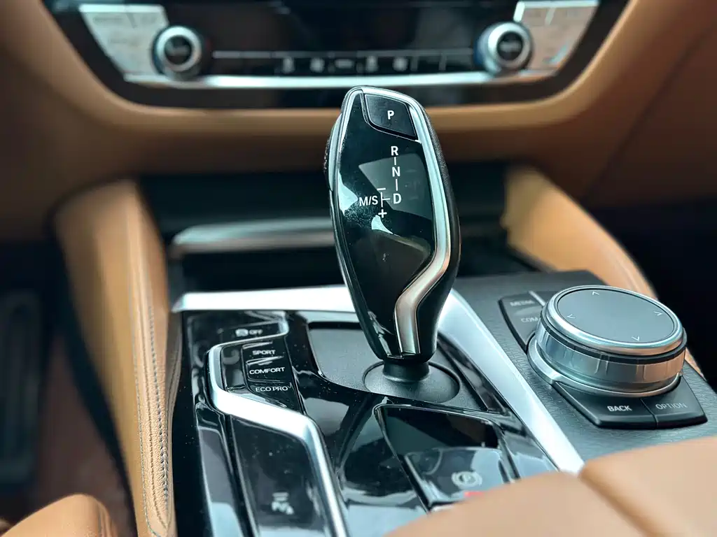 BMW 5 Series 2021 — фото 14
