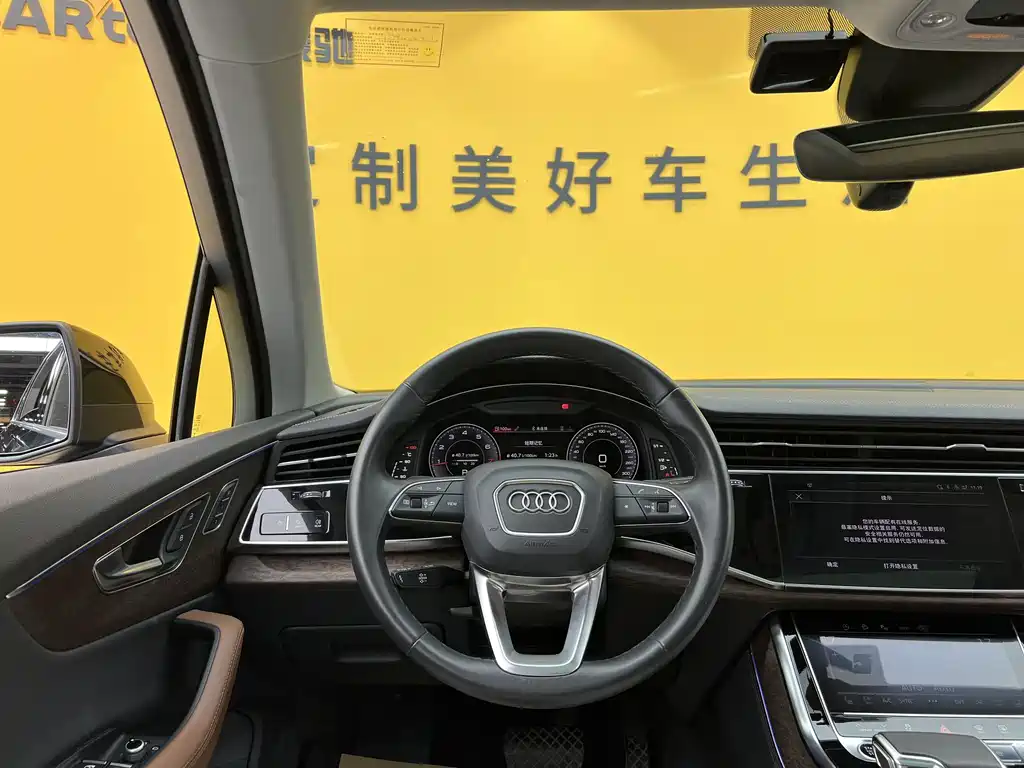 Audi Q7 2023 — фото 13