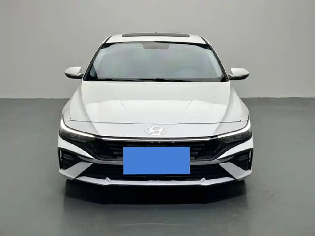 Hyundai Elantra 2025 — фото 2