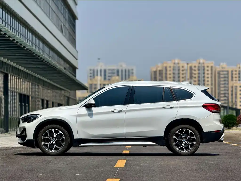 BMW X1 2021 — фото 5