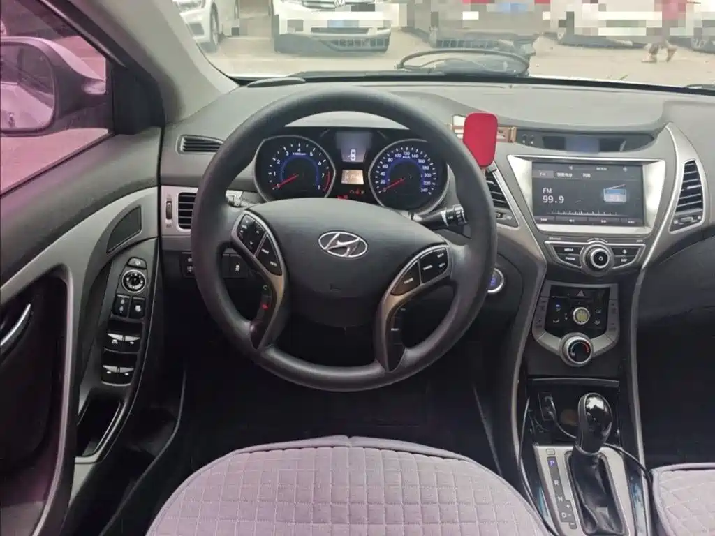 Hyundai Elantra 2016 — фото 13