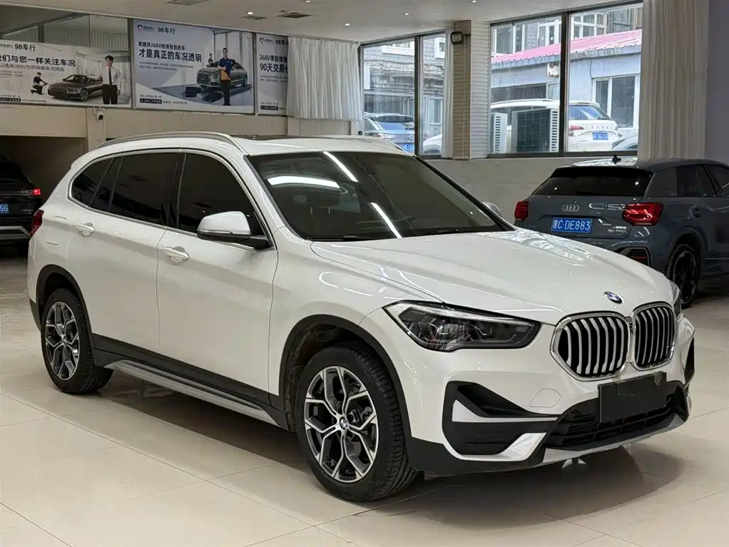 BMW X1 2022 — фото 3