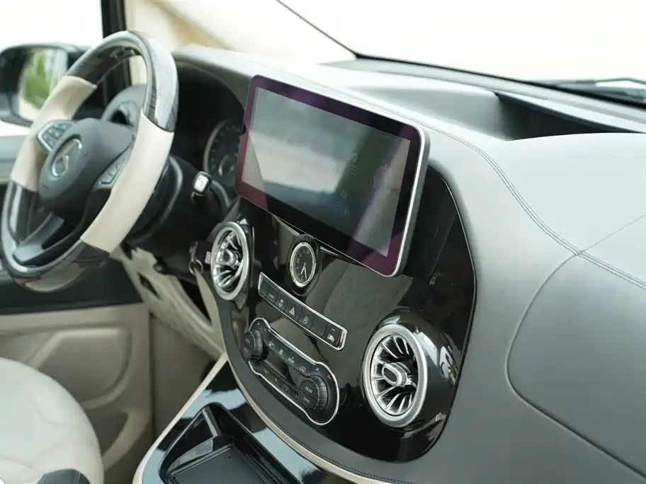 Mercedes-Benz V-Class 2022 — фото 16
