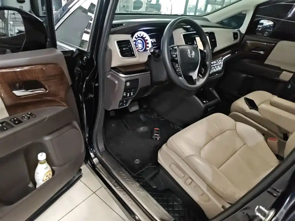 Honda Odyssey 2017 — фото 16
