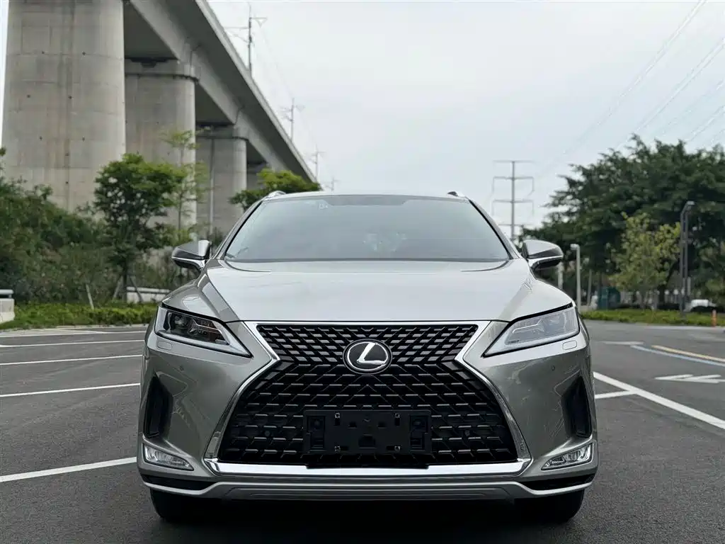 Lexus RX 2022 — фото 1