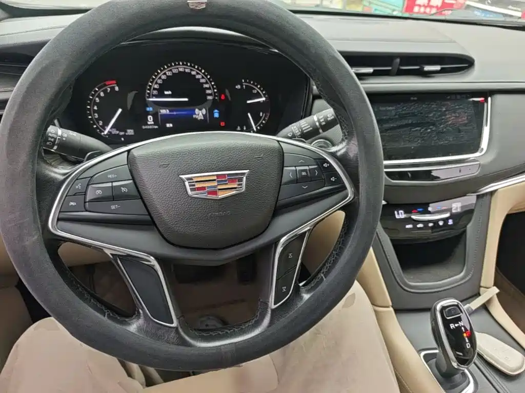 Cadillac XT5 2017 — фото 10