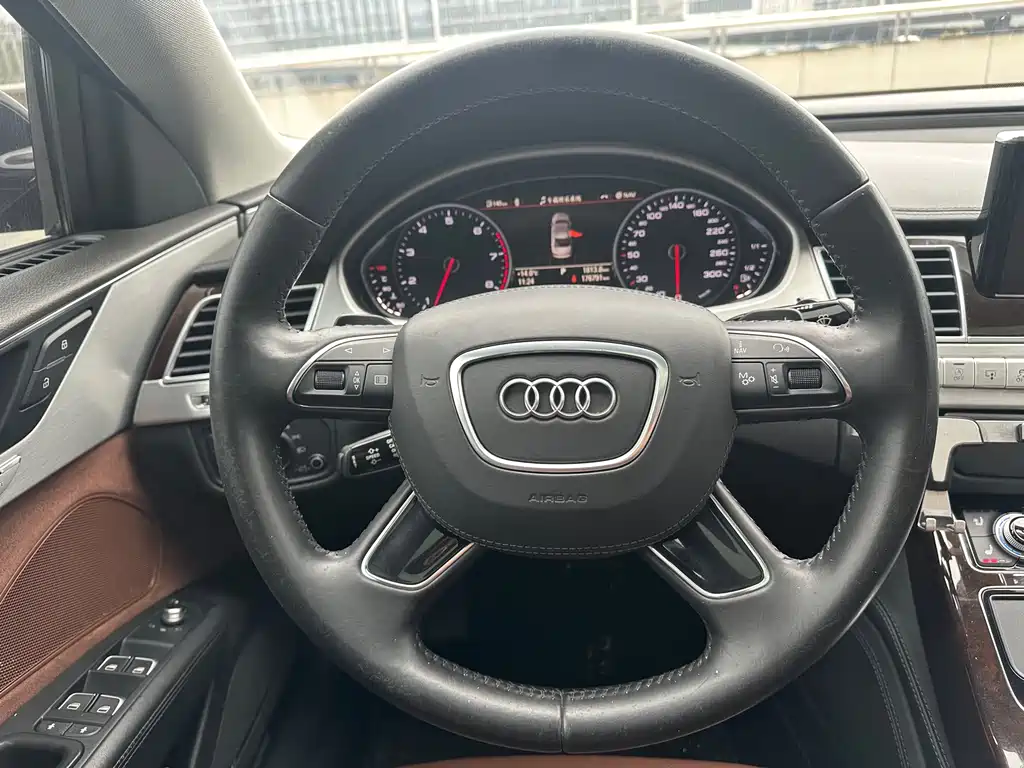 Audi A8 2014 — фото 19