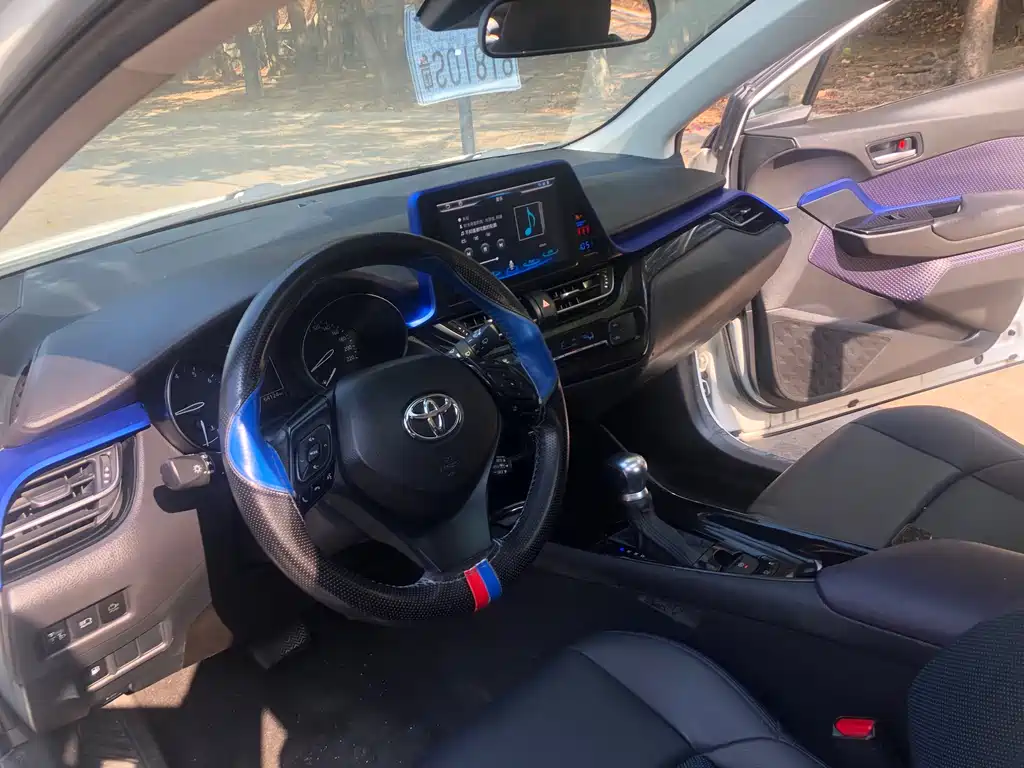 Toyota C-HR 2020 — фото 19