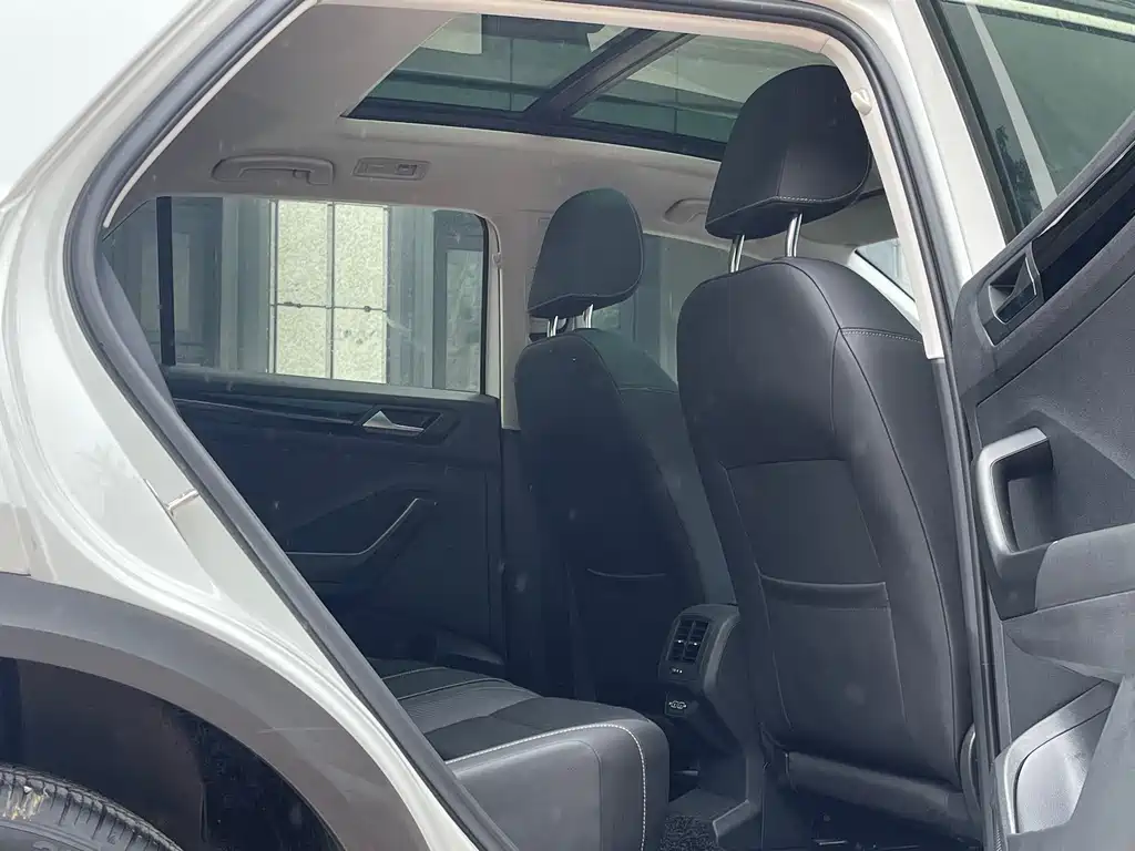 Volkswagen T-Roc 2019 — фото 10