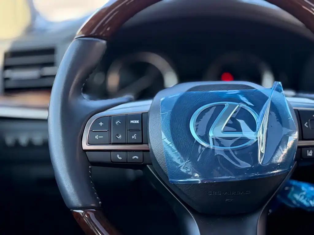 Lexus LX 2016 — фото 12