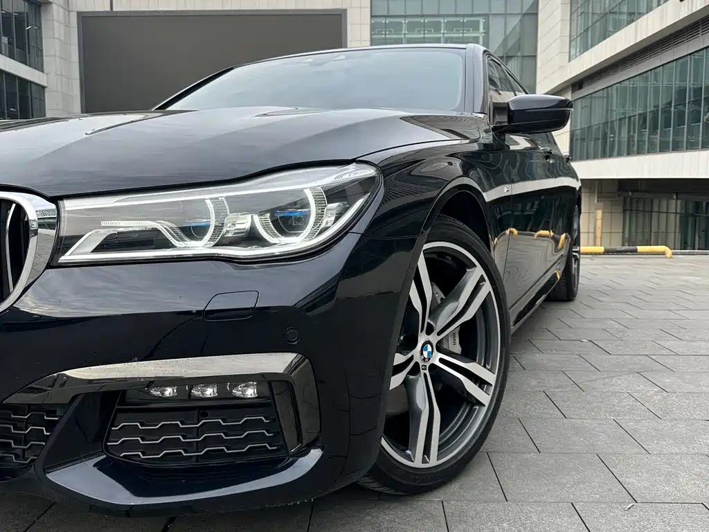 BMW 7 Series 2018 — фото 9