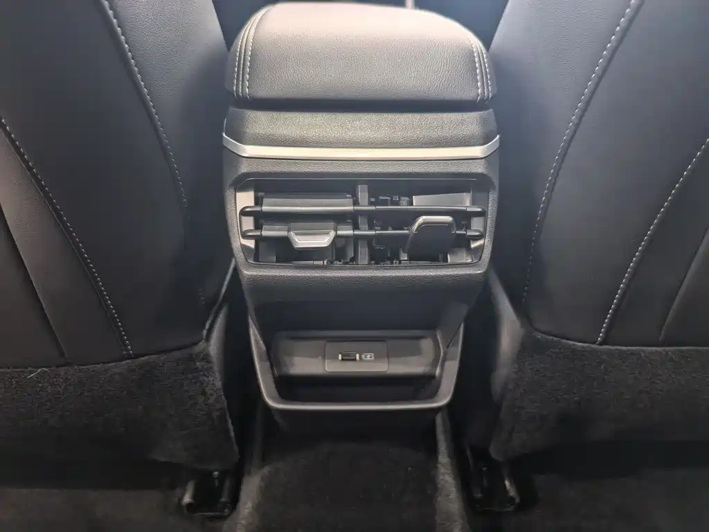 Geely Emgrand 2022 — фото 10