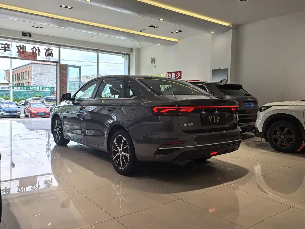 Geely Emgrand 2022 — фото 20