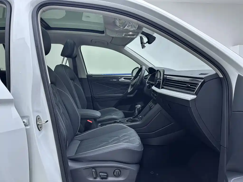 Volkswagen Tiguan L 2023 — фото 8