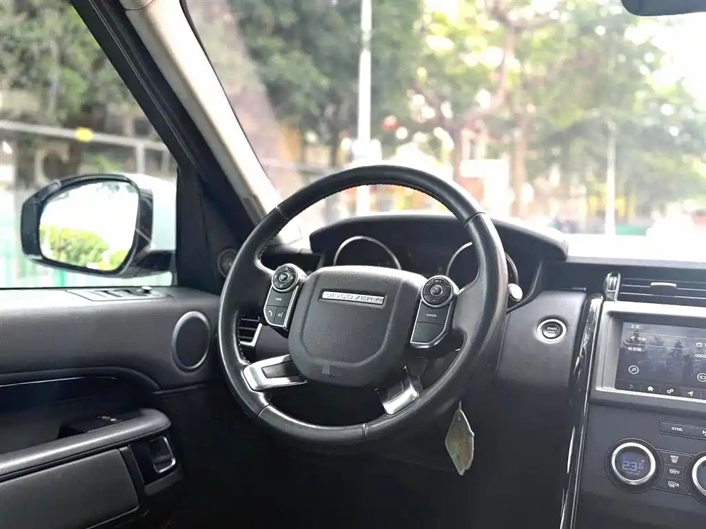 Land Rover Discovery 2017 — фото 7