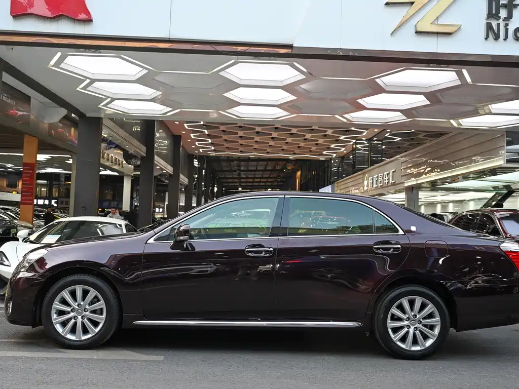 Toyota Crown 2015 — фото 5