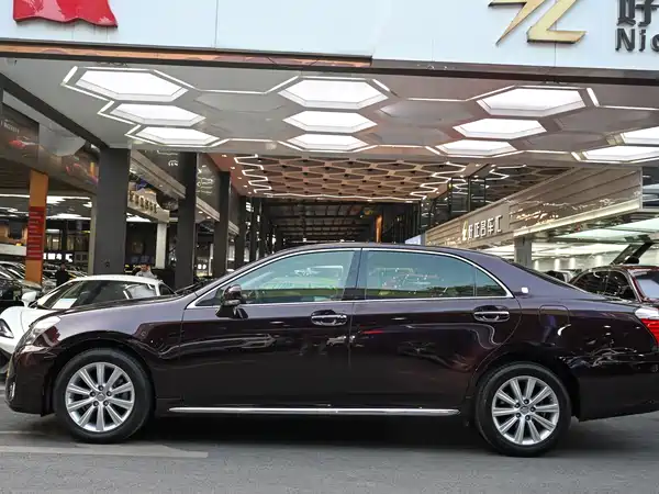 Toyota Crown 2012