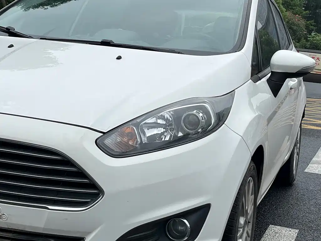 Ford Fiesta 2015 — фото 7