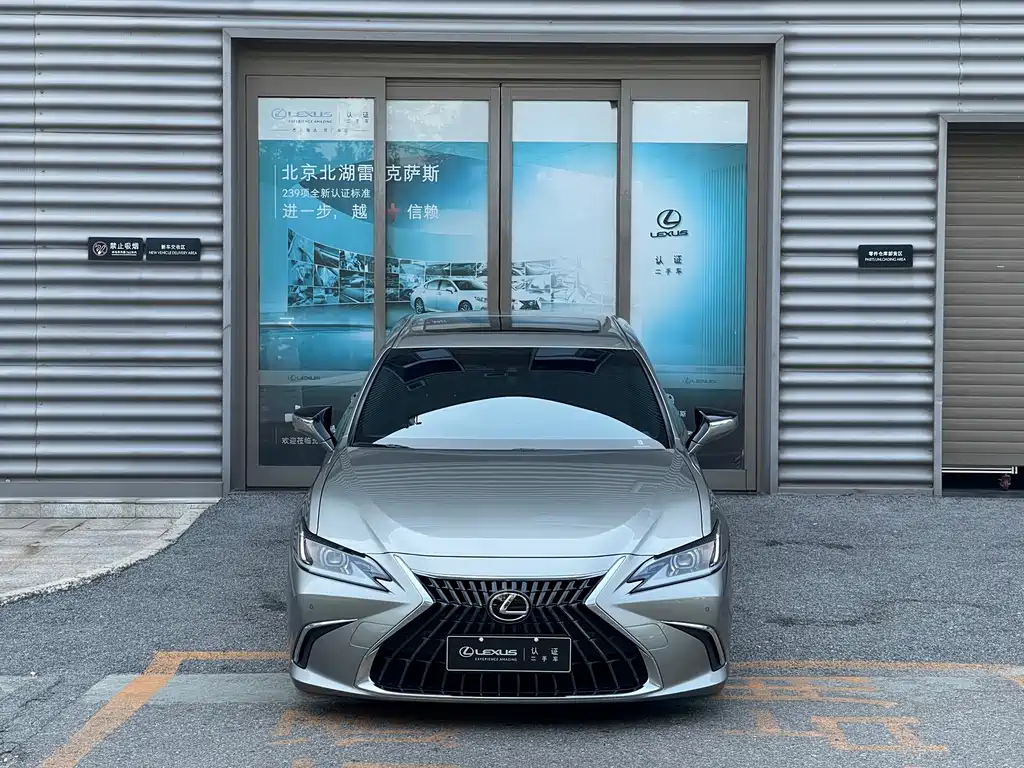 Lexus ES 2024