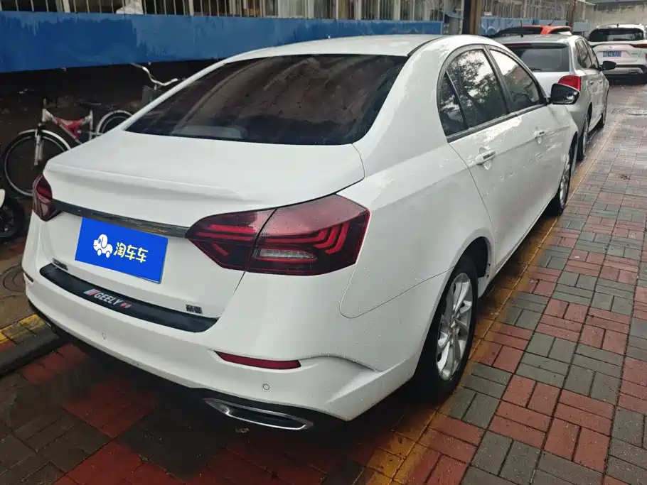 Geely Emgrand 2021