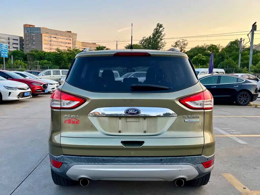 Ford Kuga 2015 — фото 11
