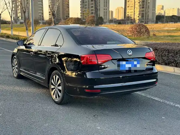 Volkswagen Sagitar 2018