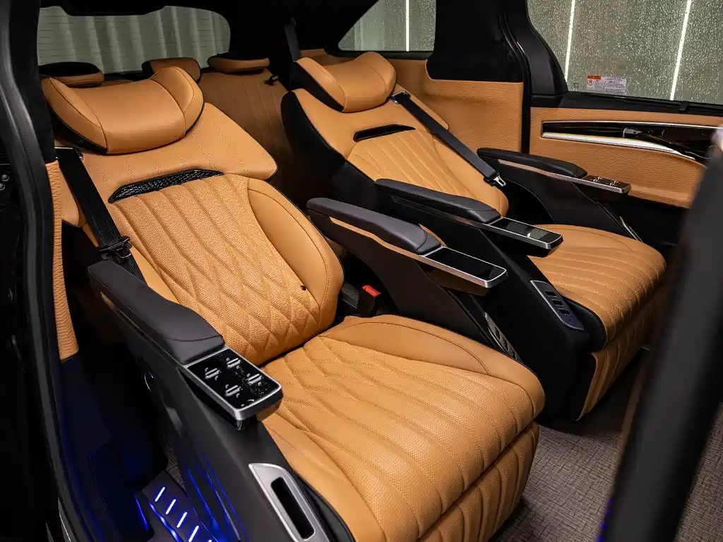 Toyota Granvia — фото 17