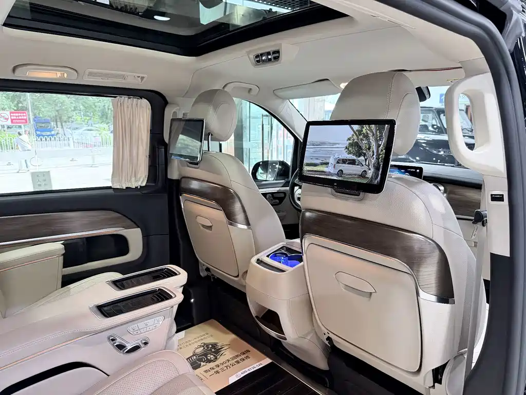 Mercedes-Benz V-Class 2020 — фото 11