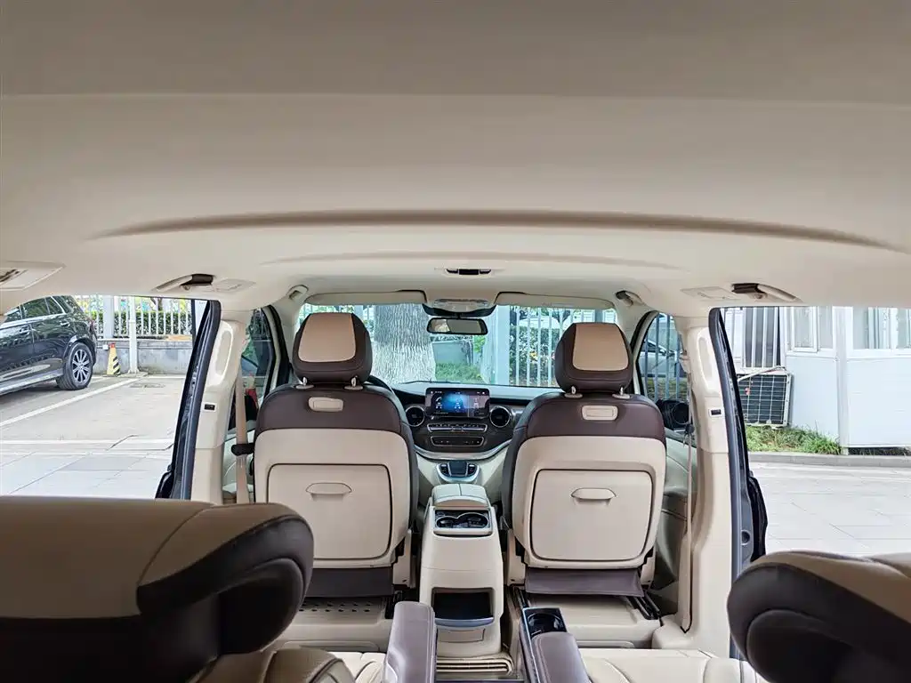 Mercedes-Benz V-Class 2024 — фото 19