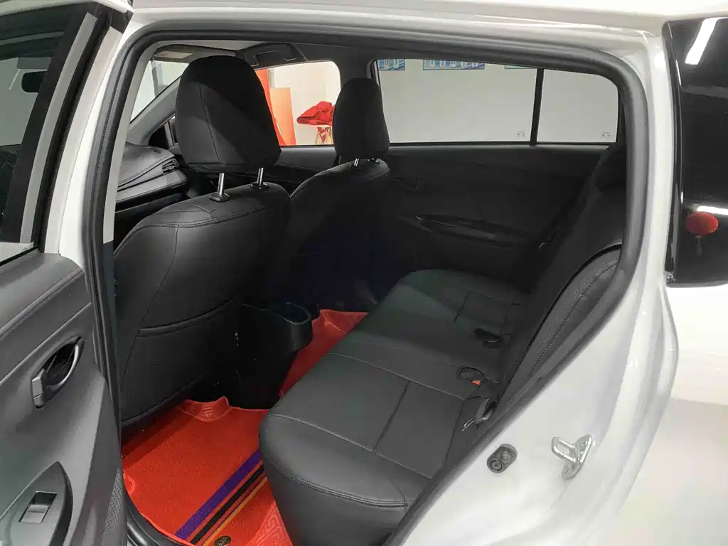 Toyota Yaris L 2022 — фото 11