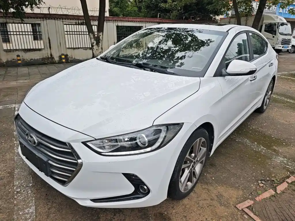 Hyundai Elantra 2016 — фото 2