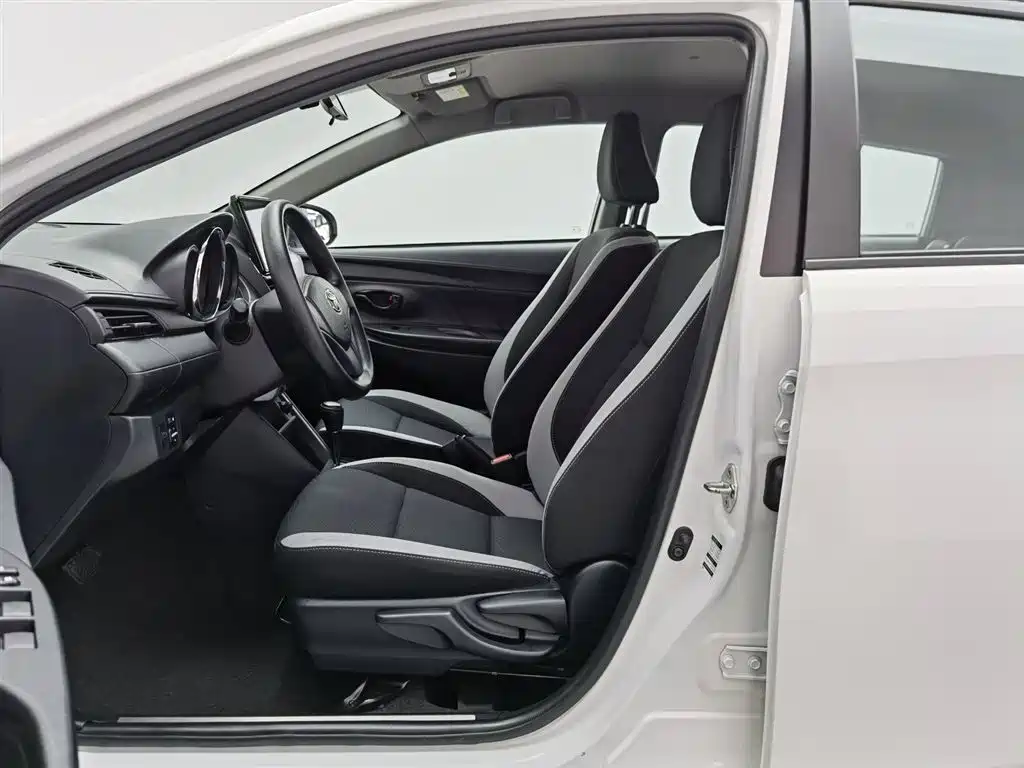Toyota Yaris L 2021 — фото 10